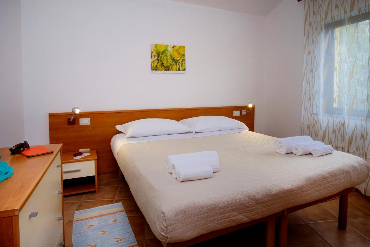 Residence Appartamenti Caffarena Àrbatax Εξωτερικό φωτογραφία