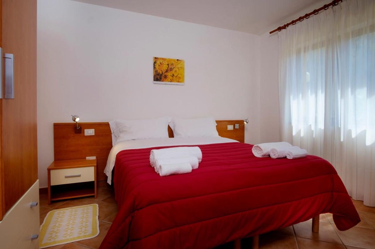 Residence Appartamenti Caffarena Àrbatax Εξωτερικό φωτογραφία