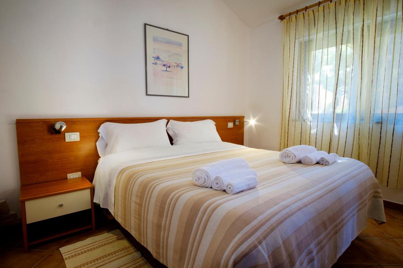 Residence Appartamenti Caffarena Àrbatax Εξωτερικό φωτογραφία