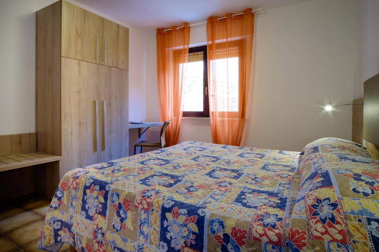 Residence Appartamenti Caffarena Àrbatax Εξωτερικό φωτογραφία