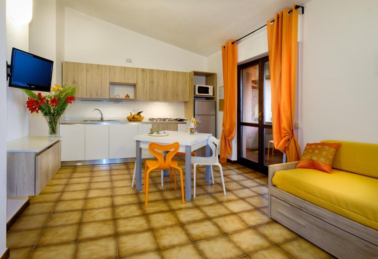 Residence Appartamenti Caffarena Àrbatax Εξωτερικό φωτογραφία