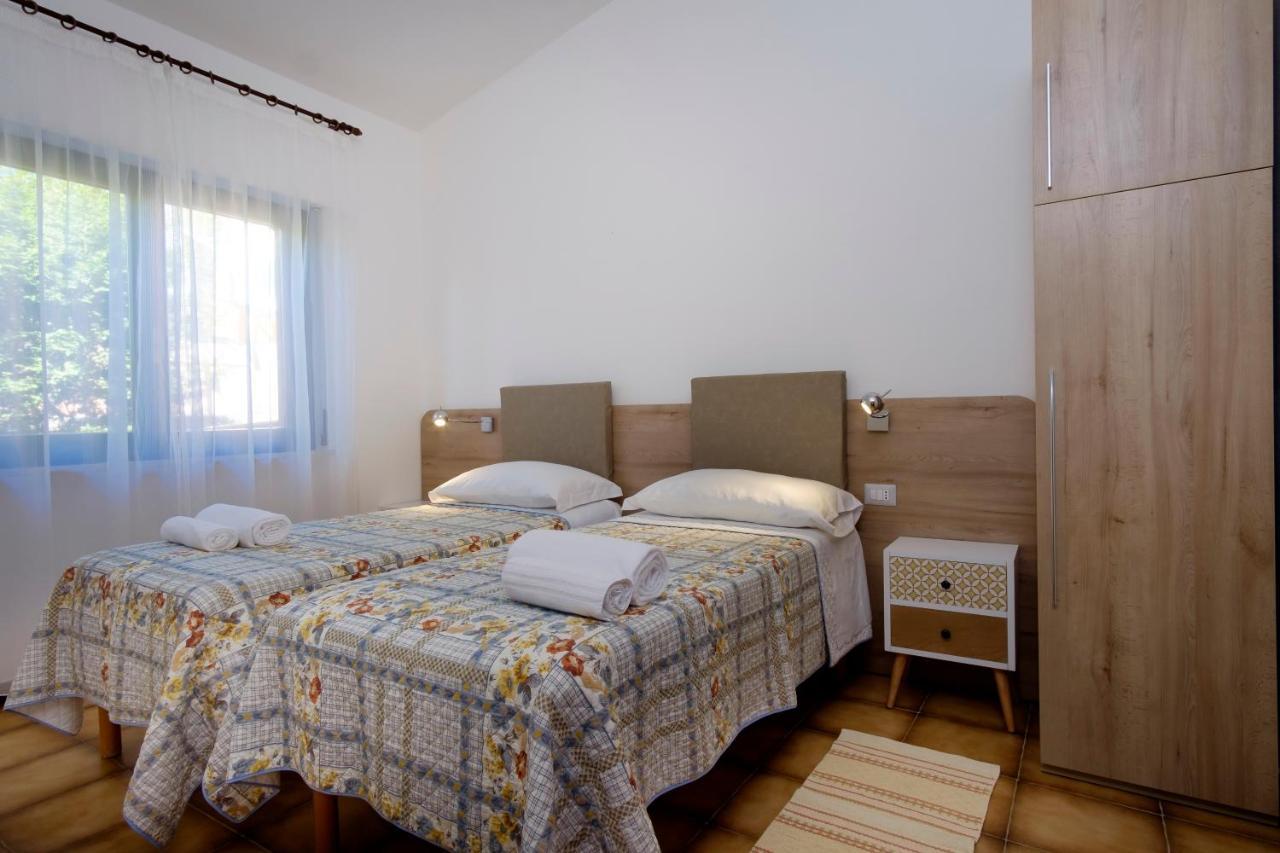 Residence Appartamenti Caffarena Àrbatax Εξωτερικό φωτογραφία