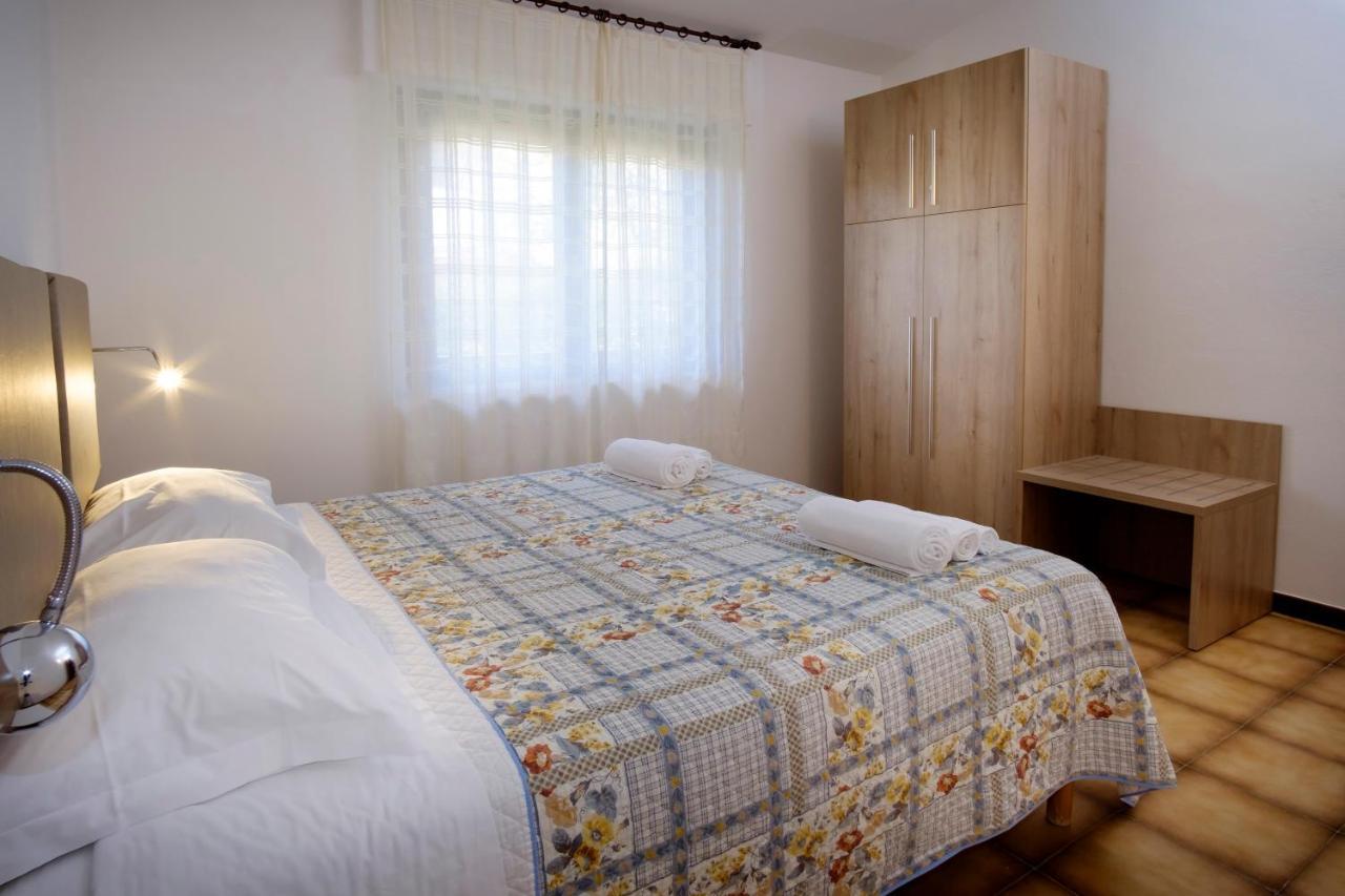 Residence Appartamenti Caffarena Àrbatax Εξωτερικό φωτογραφία